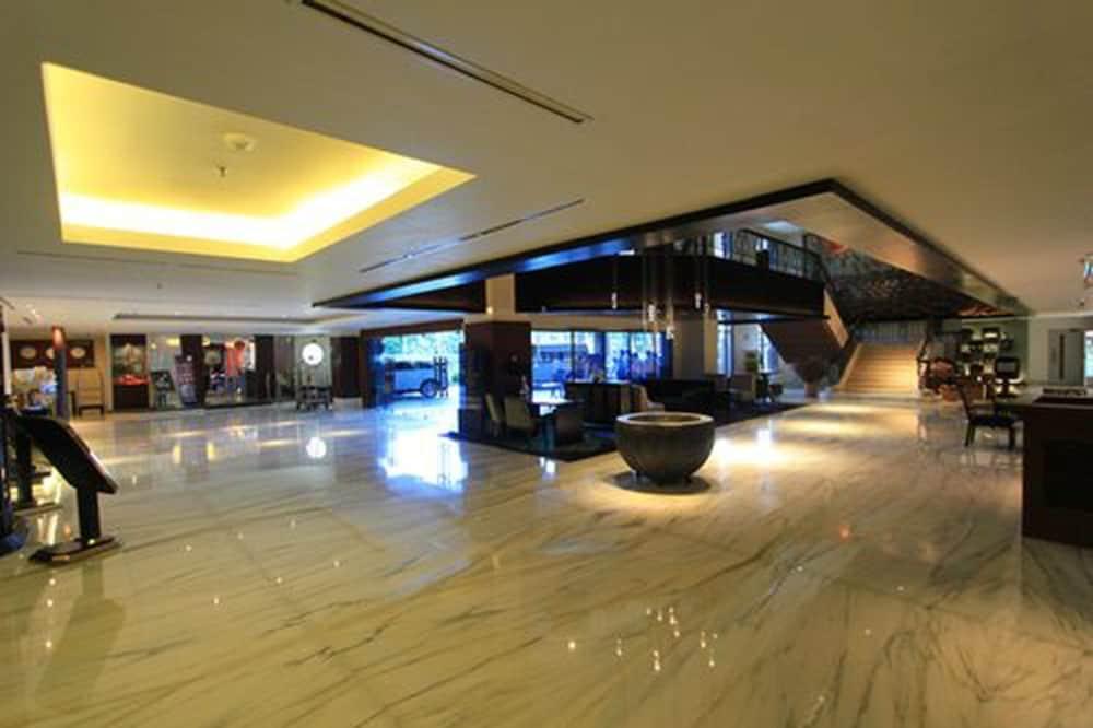 Blue Sky Hotel Balikpapan Exteriör bild
